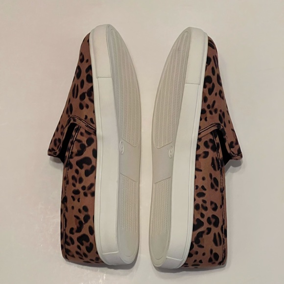 Cheetah Print Slip On Shoes for Ladies - Picture 4 of 7